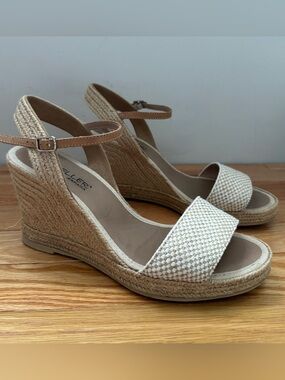 Casteller Natural Wedge Espadrille Sandals - size 8